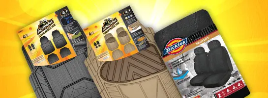 Présentation de produits intérieurs : un tapis de sol gris, un tapis de sol beige et un ensemble de deux housses de siège noires.