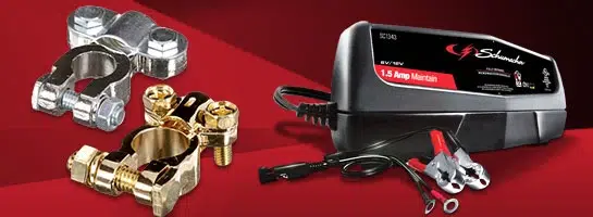 Présentation de produits liés aux batteries : bornes de batterie et chargeur Schumacher.